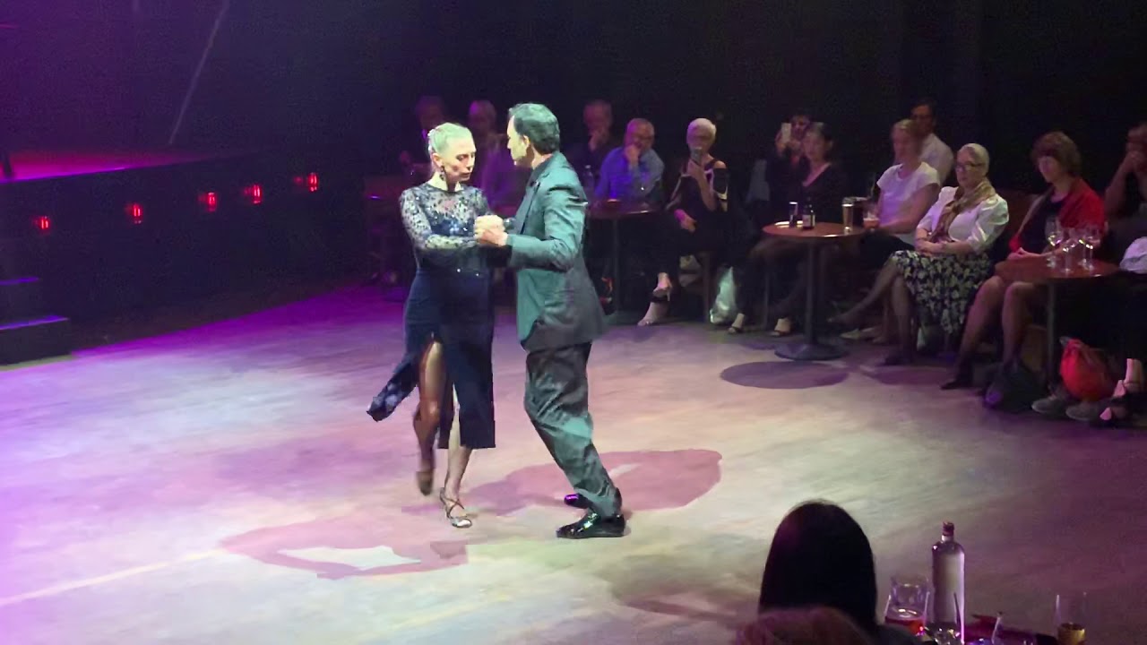 Martin La Bruna y Andrea Bestvater bailan „A Los Amigos“ un Tango de O. Pugliese