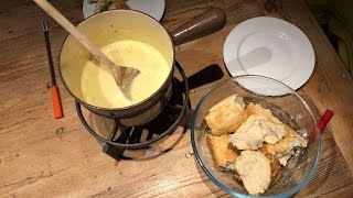 How to Make a Classic Swiss Cheese Fondue