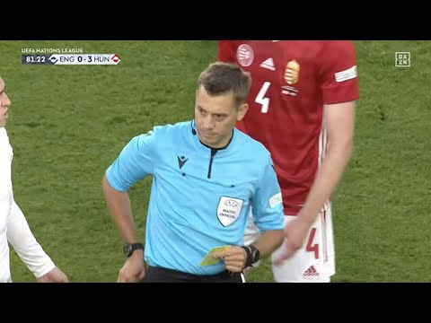 Platzverweis für Rumstehen | DAZN