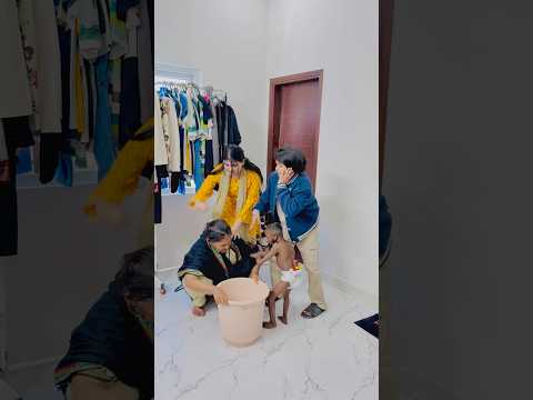 Bony ko thund ma nehla deya😳😂#trendingshorts #unfrezzmyaccount #viralvideo #chotaalivlogs