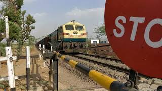 preview picture of video 'Indian train high speed Jodhpur Marwar junction'