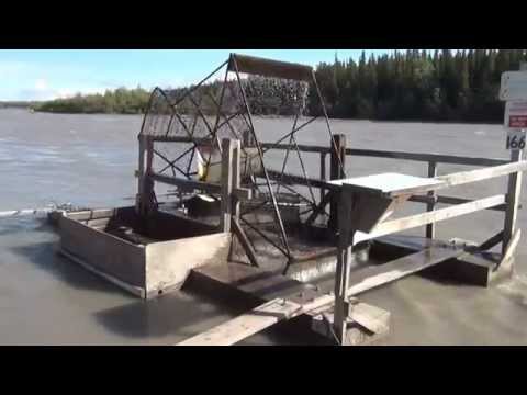 SALMON FISHWHEEL ON THE COPPER RIVER, ALASKA