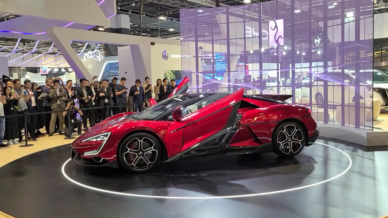 BYD Dancing Car at 2025 Singapore Motorshow