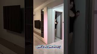 Download lagu Wait… who’s at the door? #periscope #egirl #2026 #tiktok #bigolive #model #dance #cute #beauty mp3