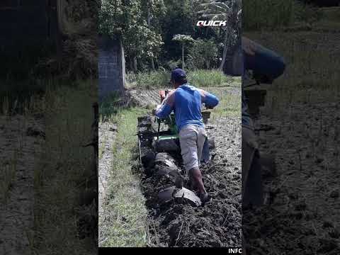 Kronos Membantu Petani Untuk Mencangkul Pinggiran