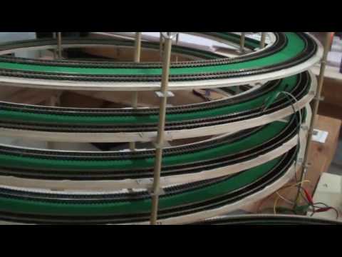 Plastico ferroviario in costruzione con spirale - vista panoramica