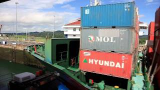 preview picture of video 'Panama Canal Transit at the Gatun Lock (HD)'