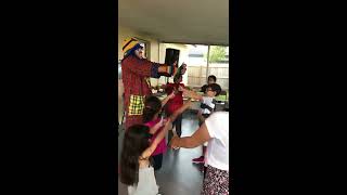 Payaso Pikorete en Winter Springs Bailando el Chu Chua con los amiguitos en el cumpleaños de Janaiya