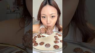Download lagu MUKBANG FERRERO ROCHER 🍫😋 mp3