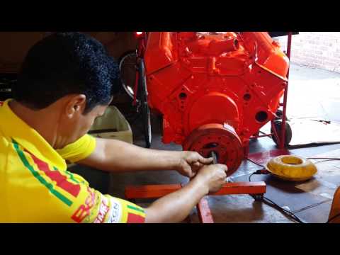 How to install the harmonic balancer sbc 350 engine