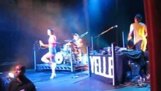 Yelle - &quot;Jogging&quot; (Live) from the Music Box, (AC Mix...)