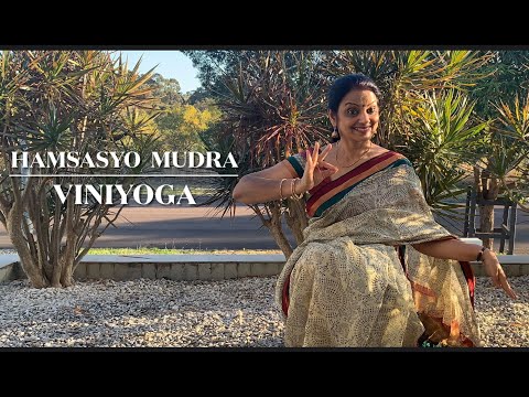 Bharatanatyam - mudras - 25 - hamsasyo mudra viniyoga
