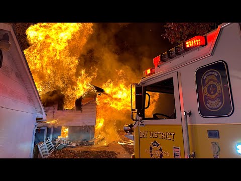 Dement Lane Structure Fire Evacuation Order and Fire Fighter Bailouts