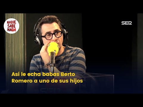 Así le echa babas Berto Romero a uno de sus hijos