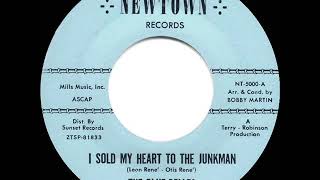 1962 HITS ARCHIVE: I Sold My Heart To The Junkman - Blue-Belles (The Starlets)