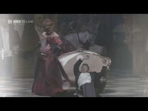 Daniel Schmutzhard als Gabriel von Eisenstein in “Die Fledermaus”