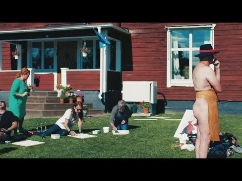 Jonas och Tony målar av nakenmodell  - Camping Queens (Sjuan)