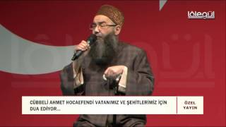 Cübbeli Ahmet Hocaefendi vatandaşlarımız ve şehitlerimiz için duâ ediyor...