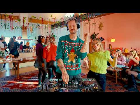 Cozy Christmas House Music Mix | Baking Cookies & Crafting with Friends | Soulful Groovy DJ Set