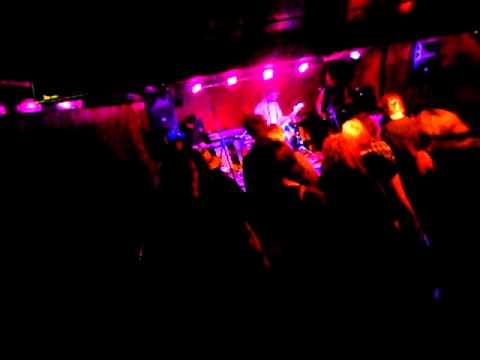 Jyrki Nissinen & Hot Visions - Syön sut elävältä @ Lepakkomies