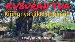 Download lagu @historyofjava Kuburan tua, kijingnya dikerangkeng besi... mp3 Download lagu @historyofjava Kuburan tua, kijingnya dikerangkeng besi... mp3