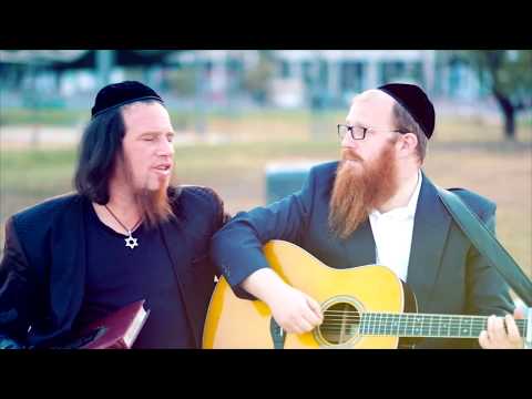 המטפל הרגשי מרדכי רוט מארח את הזמר והיוצר אליעזר בוצר - גארנישט Mordechi Rot & Eliezer botzer