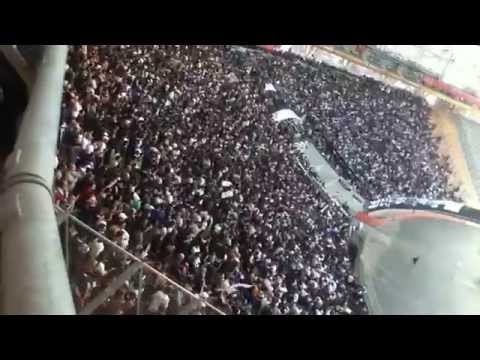 "Hinchada de Gimnasia - Recibimiento vs Defensa y Justicia" Barra: La Banda de Fierro 22 &bull; Club: Gimnasia y Esgrima