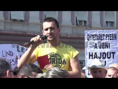 “Mbetjet”, protestë para Kryeministrisë - News, Lajme - Vizion Plus