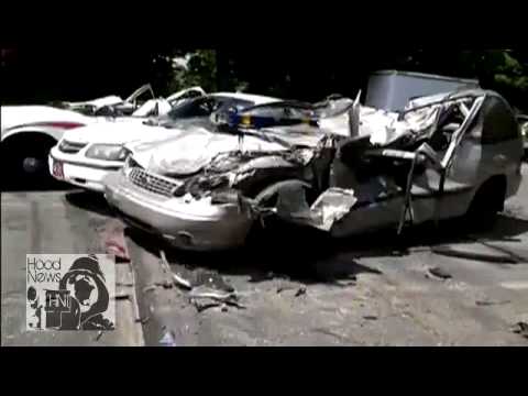 Vermont farmer crushes 7 police cars with tractor over pot arrest HD)