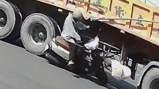 【車禍影片】要右轉的走直行車道、要直行的走右轉車道，結果就是...（2025.07.24 高雄市鳥松區中正路與神農路口