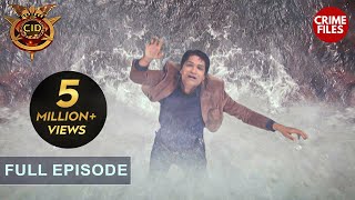 Abhijit गिरा 1000 ft Waterfall में  