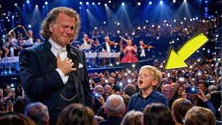 HET WAS EEN GEWONE AVOND… TOT EEN KIND AVE MARIA ZONG VANUIT HET PUBLIEK EN ANDRÉ RIEU STILVIEL