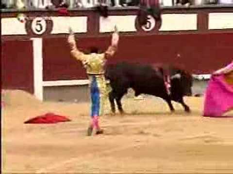 The Las Ventas bullring cheers for José Tomás