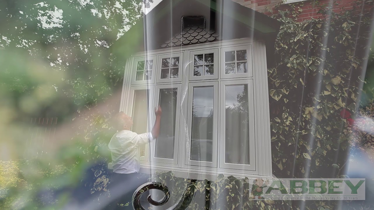 Residence 9 Windows, Reading video