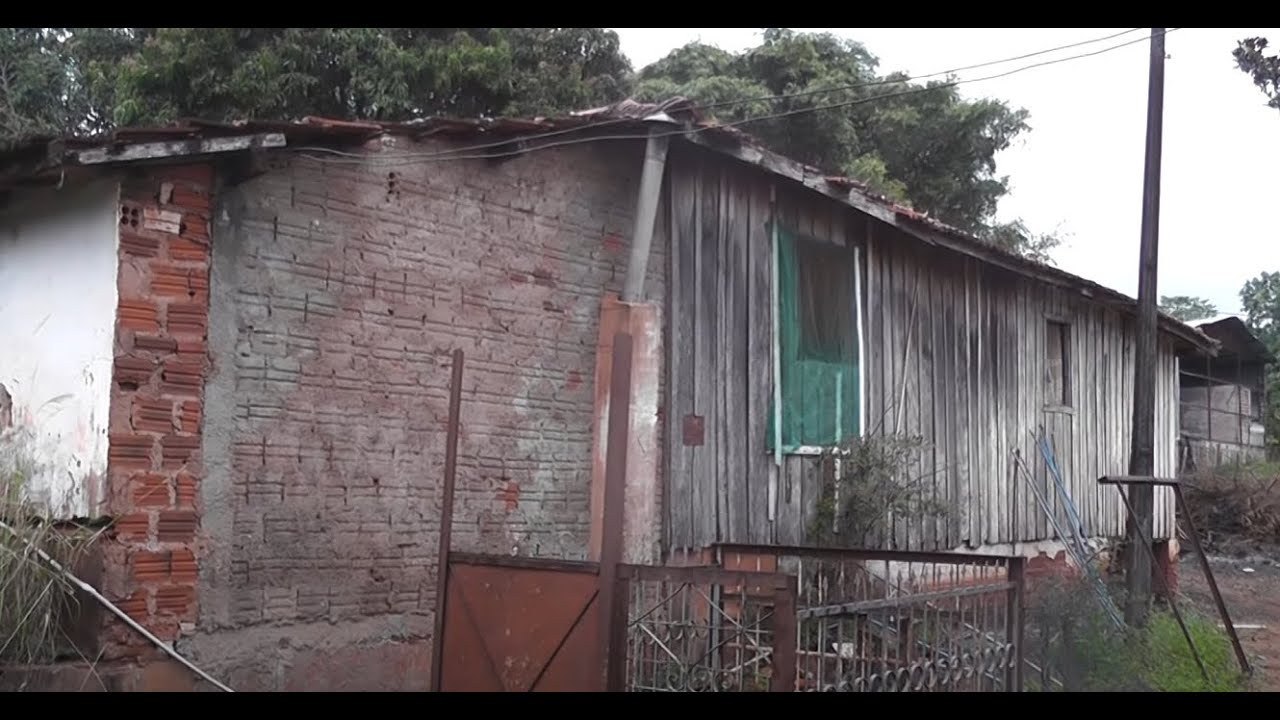 ALGO NESSE LOCAL ME DEIXOU CHOCADO AO VER  POR POUCO  ELA SE FOI