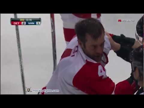 Todd Bertuzzi vs Keith Ballard Feb 2, 2012