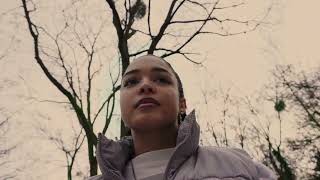 Musik-Video-Miniaturansicht zu Nobody Knows Me Songtext von Alisha Sade