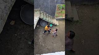 Download lagu papah adit sama resih rebutan ember #trendingshorts mp3