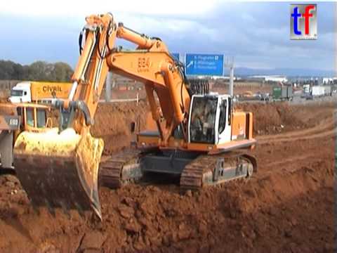**FIRST DIGGING** Erster Arbeitstag für Liebherr R964B mit neuer Kabine, Messe Stuttgart, 2004.