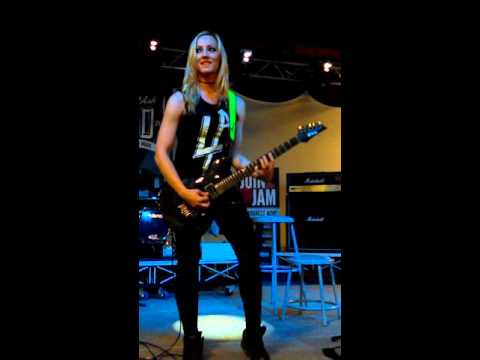 Nita strauss - poison  ( ibanez clinic)