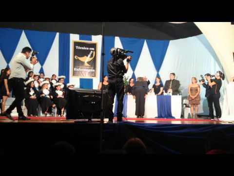 Entrega do Diploma para a mãe