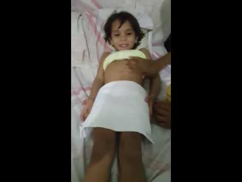 Niña en sesión de masajes 