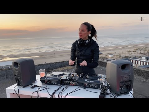 Lilly Palmer rooftop session at the beach