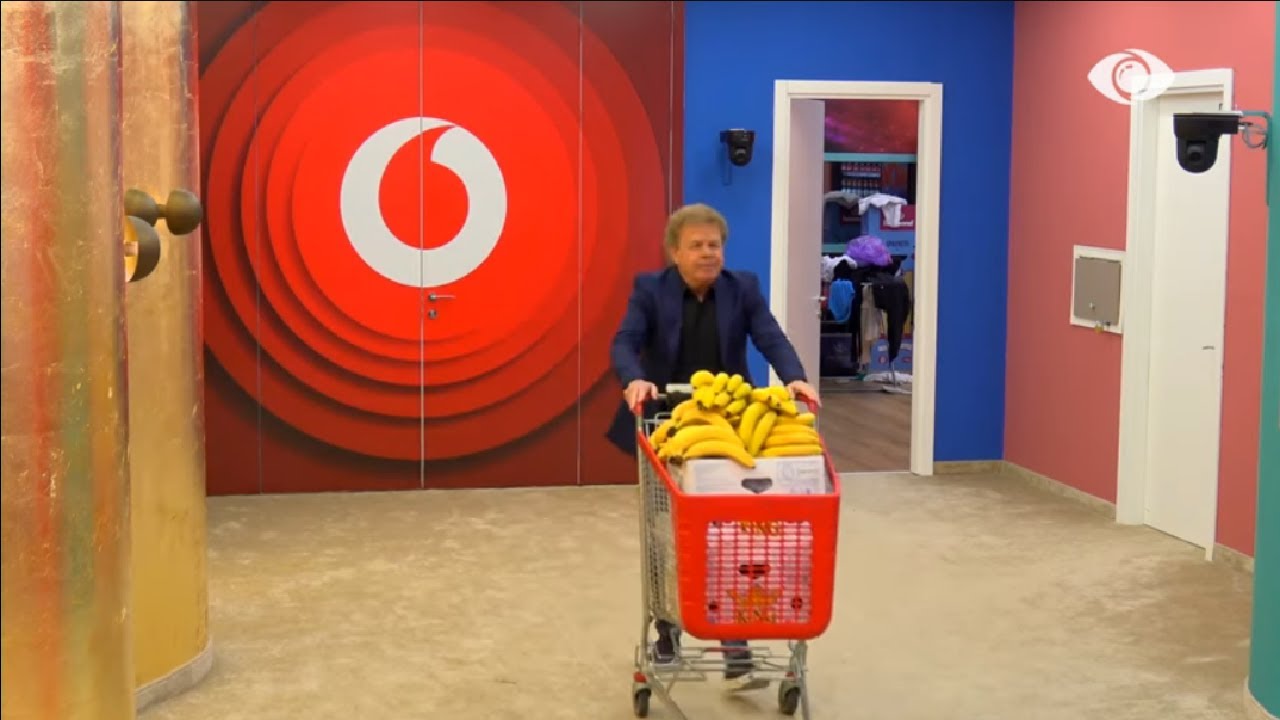 I rrethuar nga bananet, Dashnor Diko hyn në shtëpi, a do të reagojnë banorët?