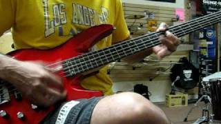 Video thumbnail for Samick Artist Series Bass by universalrenote