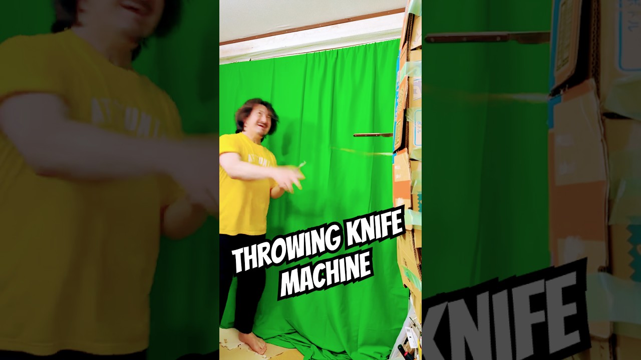 便利！投げナイフマシーンがやってくる！【Convenient! A throwing knife machine is coming!】#shorts
