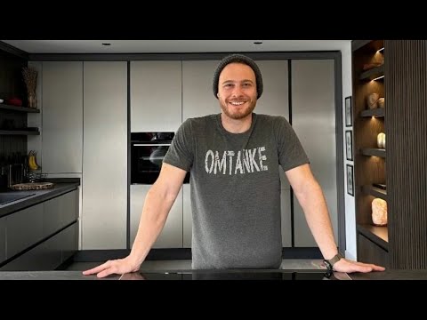 New video of Kerem Bürsin and his kitchen 🥰