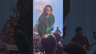 Jennifer Hudson performing Jingle Bells at The Chicago Theater. #jenniferhudson #concert #chicago