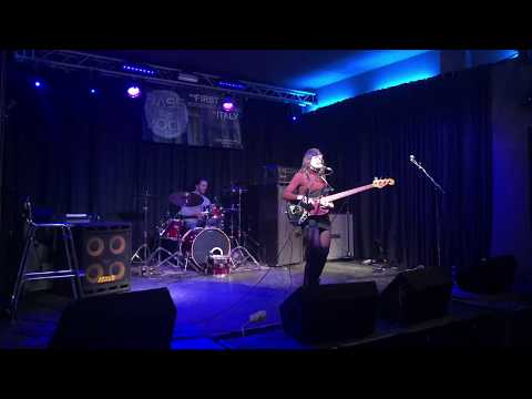 Flaviano Pennisi live con i Chiedo Venia al Bass To Rock all’Alchemica di Bologna