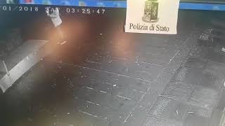 furto-nella-profumeria-al-corso-poi-fuga-e-cattura-video